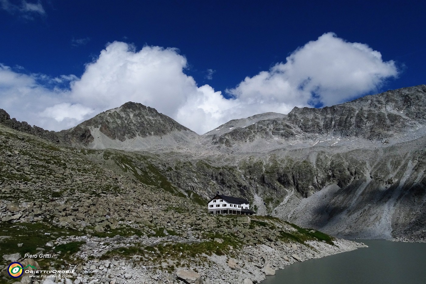 111 Rif. Garibaldi con Monte dei Frati, Passo e Punta Venerocolo.JPG